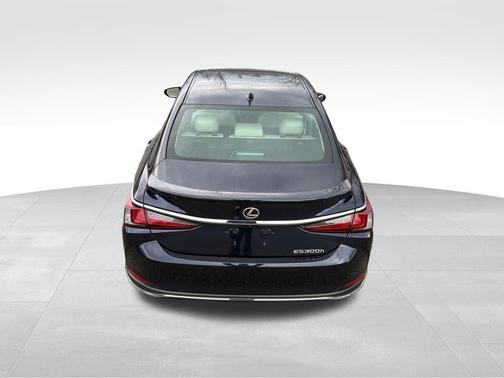 2025 Lexus ES 300h Base