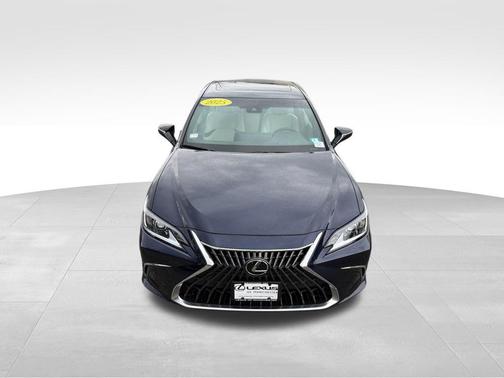 2025 Lexus ES 300h Base