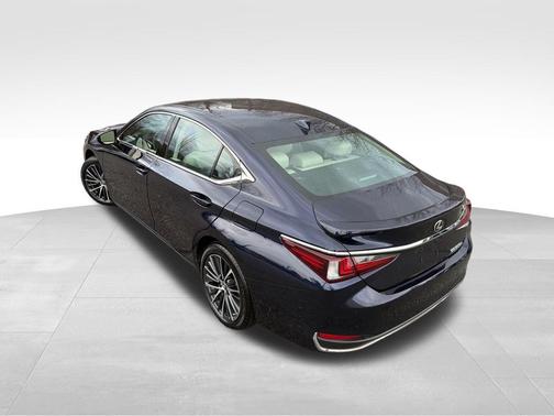 2025 Lexus ES 300h Base