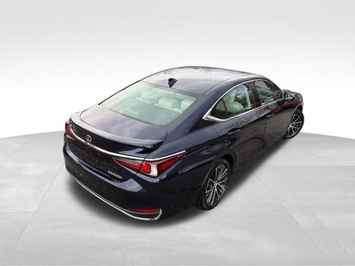 2025 Lexus ES 300h Base