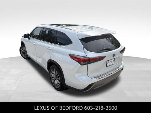 Wind Chill Pearl 2022 Toyota Highlander Hybrid Platinum