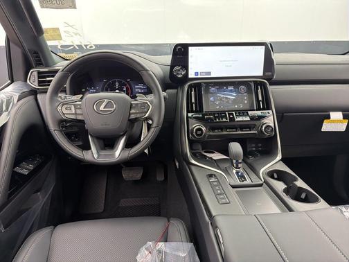 2025 Lexus LX 700h Luxury