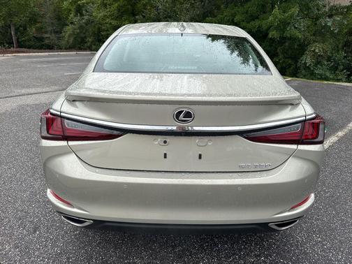 2025 Lexus ES 350 Base