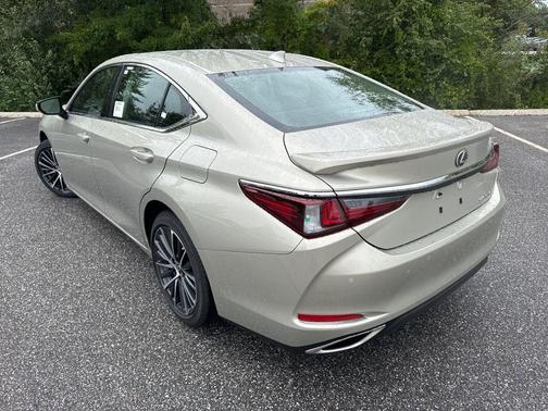 2025 Lexus ES 350 Base
