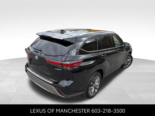 2021 Toyota Highlander Hybrid Platinum