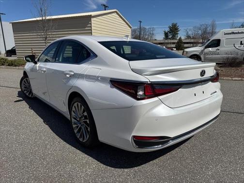 2025 Lexus ES 300h Ultra Luxury