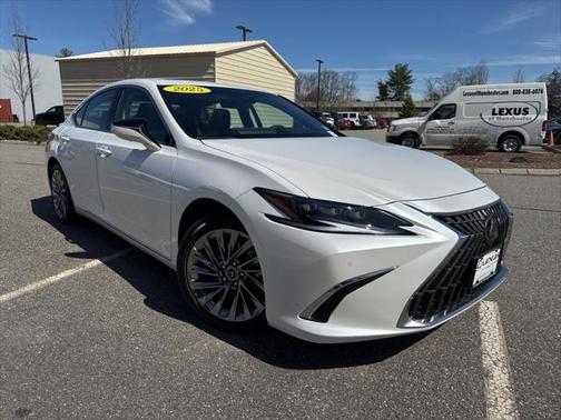 2025 Lexus ES 300h Ultra Luxury