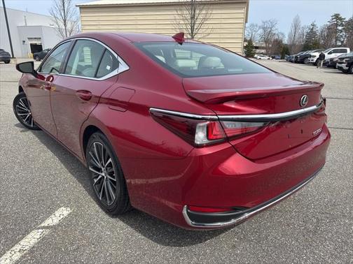 2023 Lexus ES 300h Base