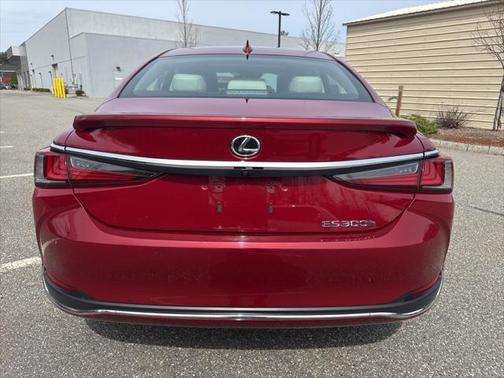 2023 Lexus ES 300h Base