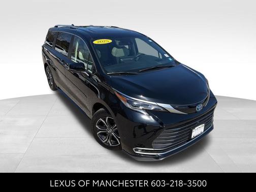 Midnight Black Metallic 2025 Toyota Sienna Platinum