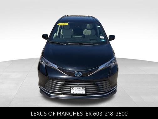 Midnight Black Metallic 2025 Toyota Sienna Platinum