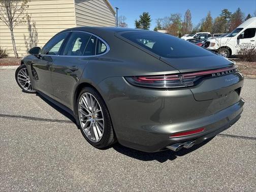 2022 Porsche Panamera 4