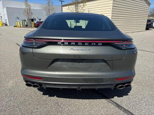 2022 Porsche Panamera 4