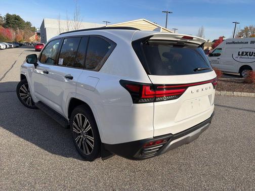 2025 Lexus LX 700h Luxury