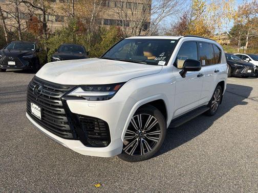 2025 Lexus LX 700h Luxury