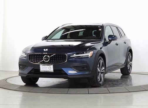 2025 Volvo V60 Cross Country Plus