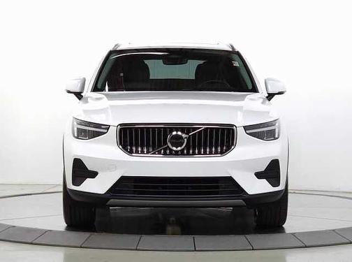 2025 Volvo XC40 Core