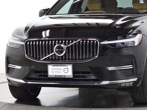 Onyx Black 2023 Volvo XC60 B5 AWD Ultimate Bright