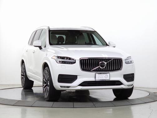 2022 Volvo XC90 T6 AWD Momentum 6 Seater