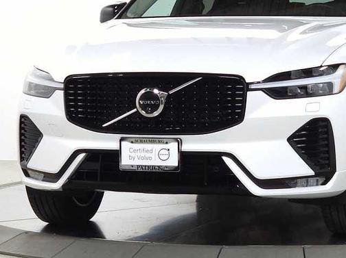 Crystal White 2024 Volvo XC60 Plus