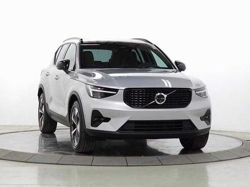 Silver Dawn 2025 Volvo XC40 Plus