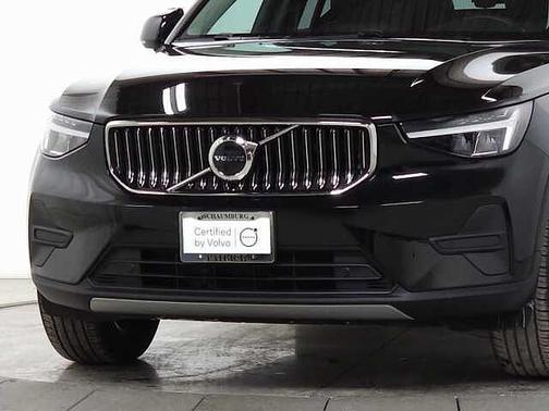2025 Volvo XC40 Core