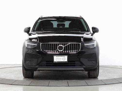 2025 Volvo XC40 Core