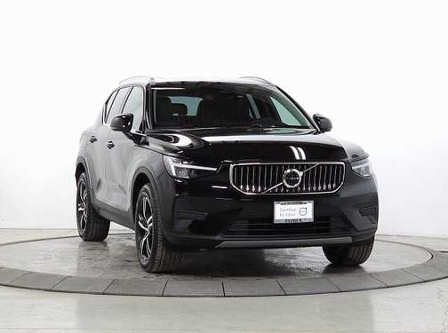 2025 Volvo XC40 Core