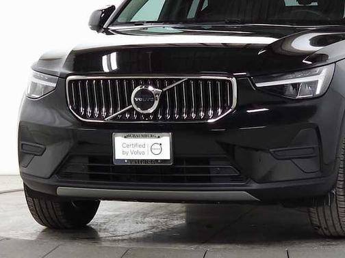 2025 Volvo XC40 Core