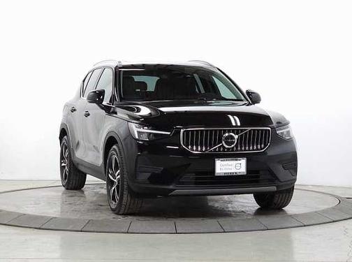 2025 Volvo XC40 Core