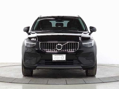 2025 Volvo XC40 Core