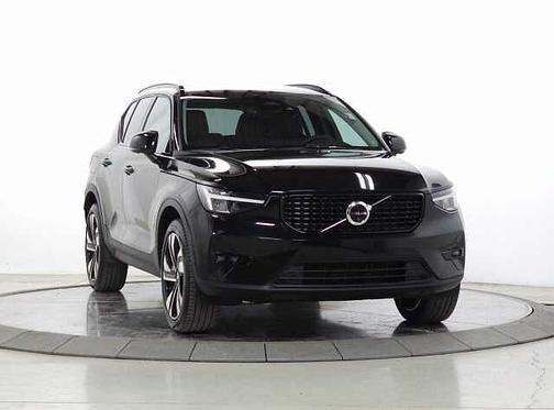 Onyx Black 2024 Volvo XC40 Plus