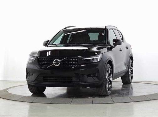 Onyx Black 2024 Volvo XC40 Plus