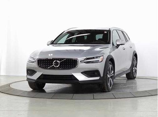 2025 Volvo V60 Cross Country Plus