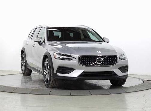 2025 Volvo V60 Cross Country Plus
