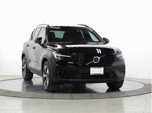 2025 Volvo XC40 Plus