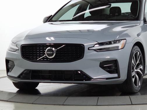 2024 Volvo S60 B5 Core Dark