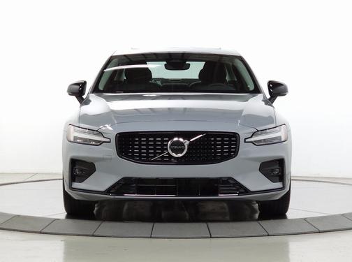 2024 Volvo S60 B5 Core Dark