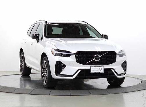 Crystal White 2024 Volvo XC60 Plus