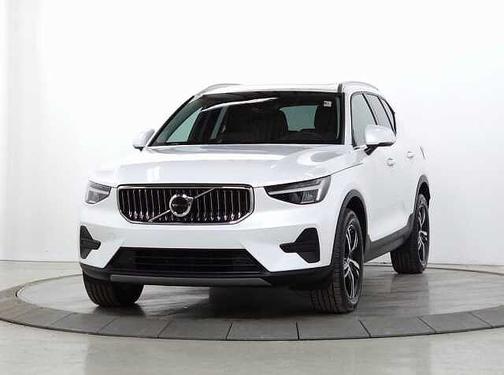2025 Volvo XC40 Core