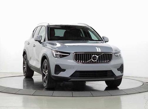2025 Volvo XC40 Core