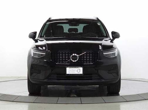 Onyx Black 2024 Volvo XC40 Core