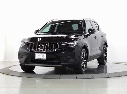 2025 Volvo XC40 Core
