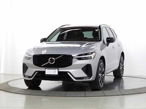 Silver Dawn 2023 Volvo XC60 Plus