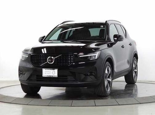 Onyx Black 2025 Volvo XC40 Plus