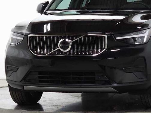 2025 Volvo XC40 Core