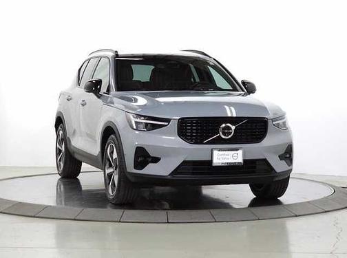 Vapour Grey 2025 Volvo XC40 Plus