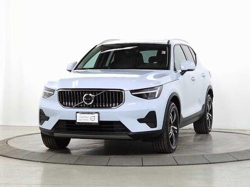 2025 Volvo XC40 Core