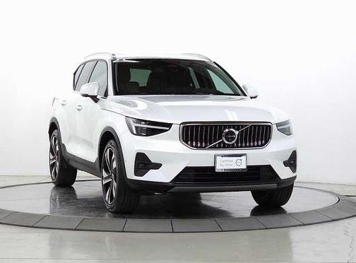 2023 Volvo XC40 B5 AWD Ultimate Bright