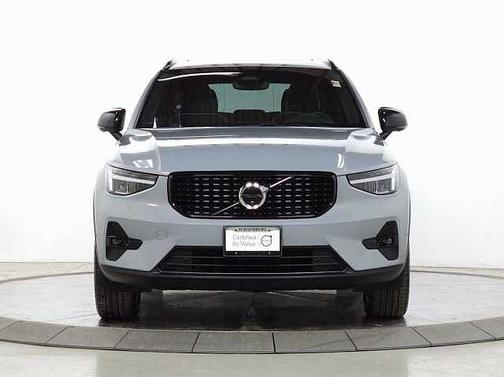 2025 Volvo XC40 Plus